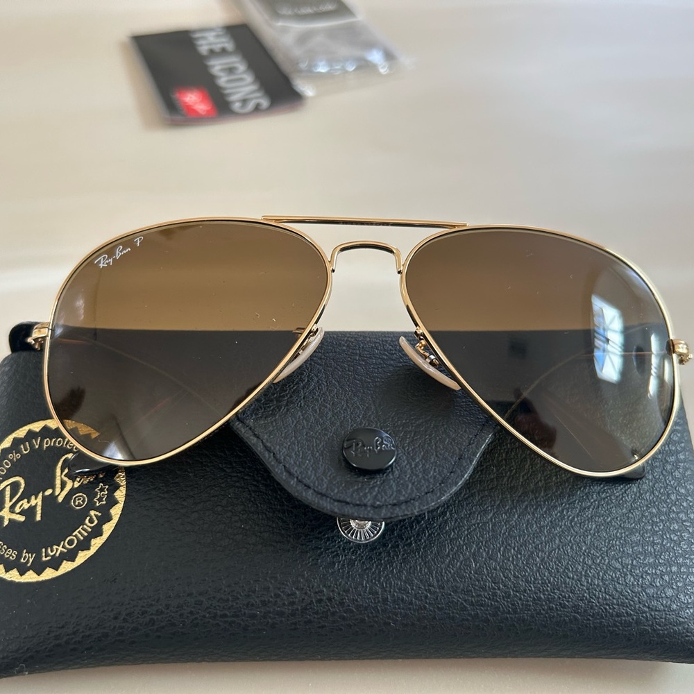 Brand new Ray-Ban RB3025 Aviator Gradient (never worn, with all packaging)
